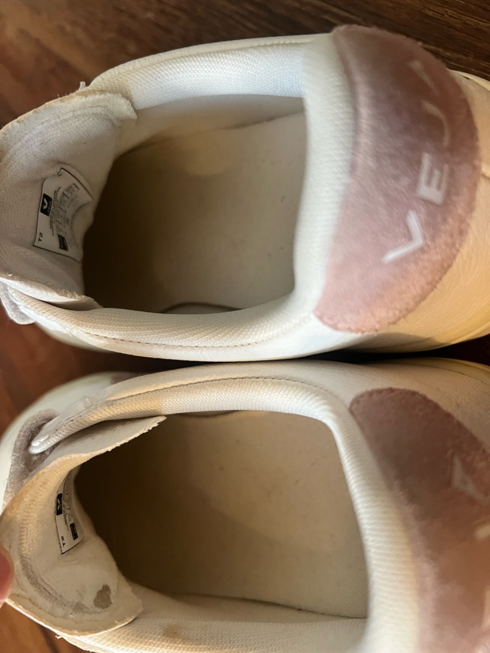 VEJA size 8 Recife Low Top Leather Shoes - White, Pink Preowned Good - Picture 6 of 9